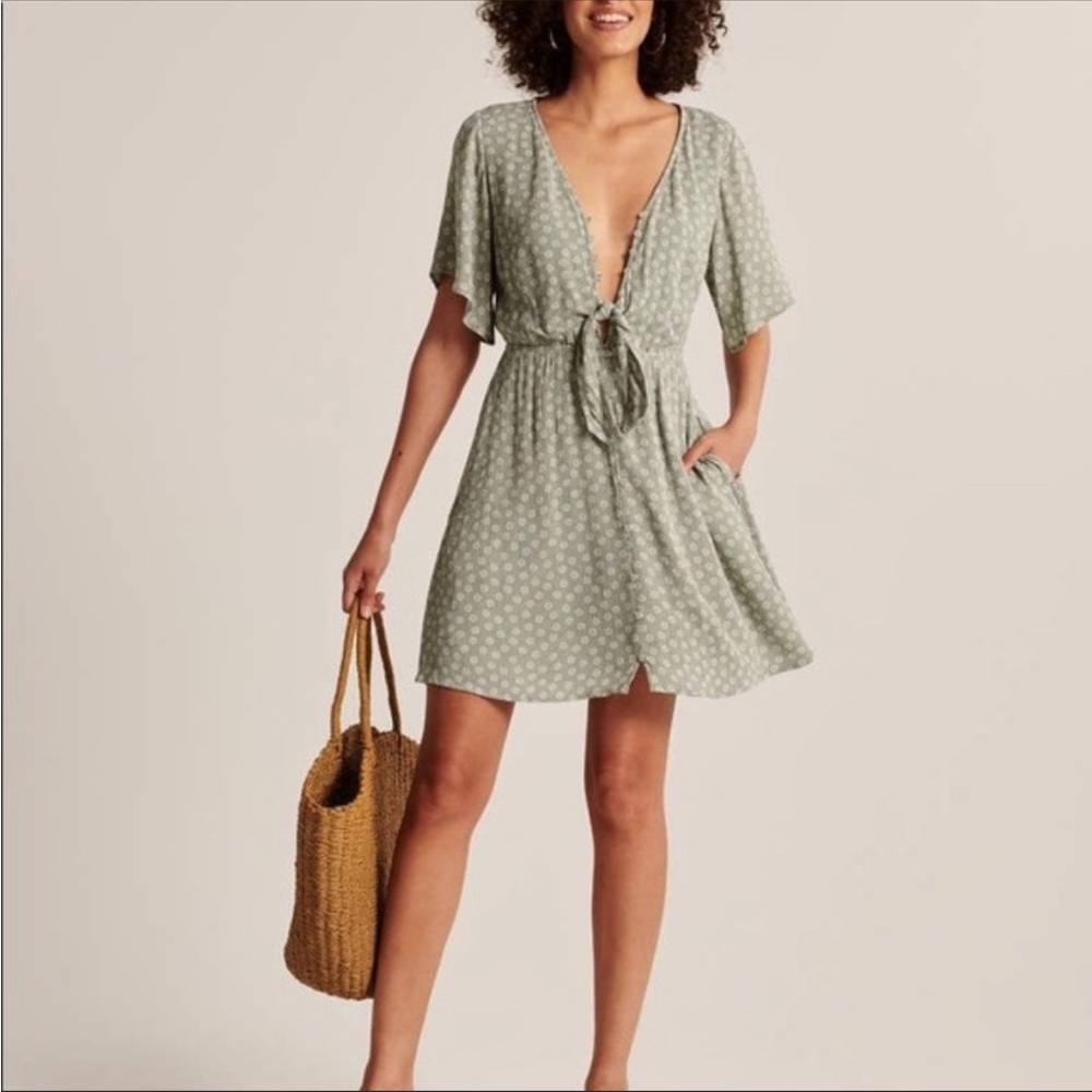 Abercrombie Button Up Tie Front Dress